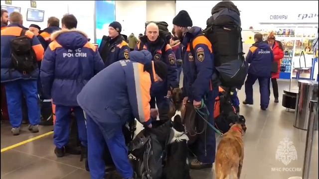 Спасатели МЧС России вылетели в зону землетрясения в Турцию и Сирию