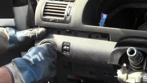 Volkswagen Sharan 2002 Переключатель света фар . Как снять ?