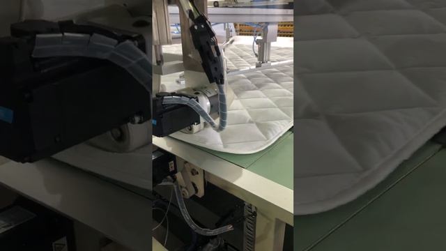 128 inches shuttle quilting for quilts production/Producción de colchas/Production de courtepointes