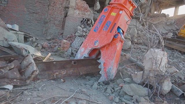 Крашер режет металл! Перекусываем двутавр более 300мм! Гидроножницы по металлу могут... смотреть онлайн