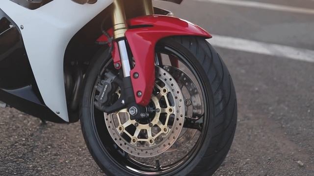 CBR 600RR - Um review do Papo de Carona смотреть онлайн