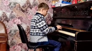 Игра на пианино песни "Бульба"