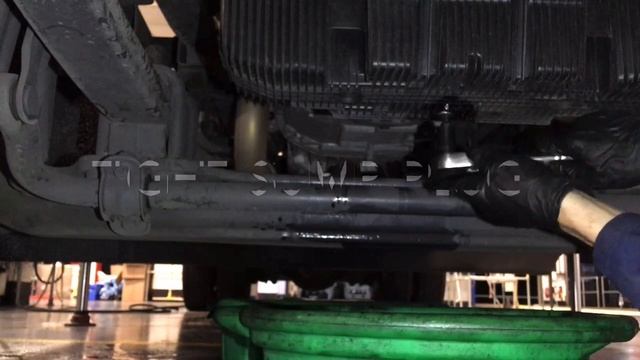 How To Service Mercedes Atego 967, euro 6, 1518 in 7 minutes , oil and fuel filters change смотреть онлайн