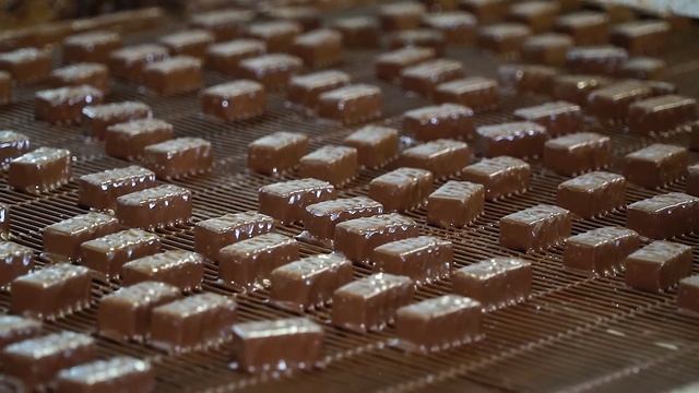 Процесс изготовление конфет "Приморские" (Птичье молоко). Без закадрового голоса.
