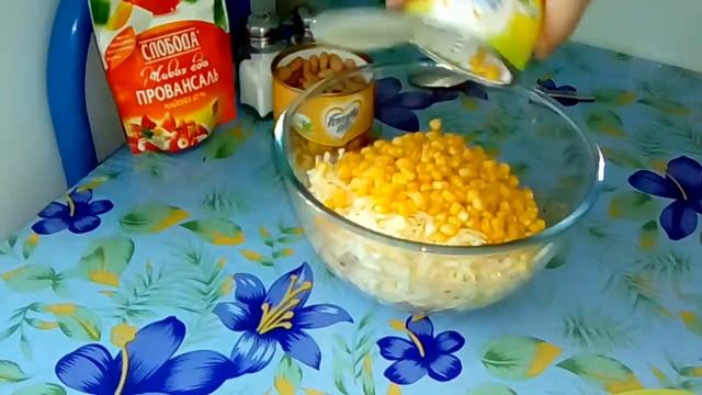 Салат со шпротами и сыром