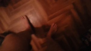 как выдернуть молочный зуб с помощью нити и двери!!))