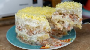 Салат с ананасом и креветками