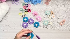 Резинка для волос с вязаным цветком ?из остатков пряжи/подарок девочке/объемный цветок крючком