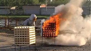 Попытка тушения модельного очага 2А некачественным порошковым огнетушителем ОП-4(з)