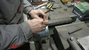 Как сделать ушки для крепления ручки на ведро
