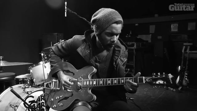 Gary Clark Jr plays electric blues for Total Guitar magazine смотреть онлайн