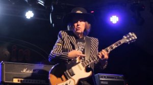 CUM ON FEEL THE NOIZE, Dave Hill on the 'Slade' Guitar Sound