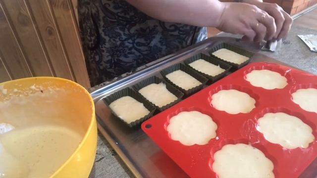 Рецепт приготовления кексов с шоколадной начинкой смотреть онлайн