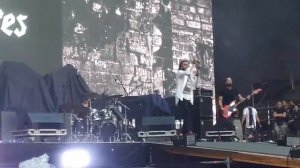 Разогрев на рок концерте Bon Jovi  выступают группа The Blackfire. Warming up in rock  Bon Jovi