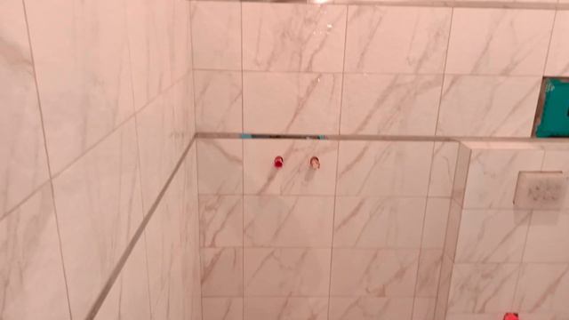 Кривой кафель положен шов в шов. смотреть онлайн