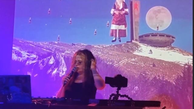 ЛЮТЕНИЦА LIVE BAR SINGLES 04/09 смотреть онлайн