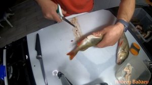 РАЗДЕЛКА ОКУНЯ ПОД КОПЧЕНИЕ,С ПОМОЩЬЮ НОЖНИЦ!
