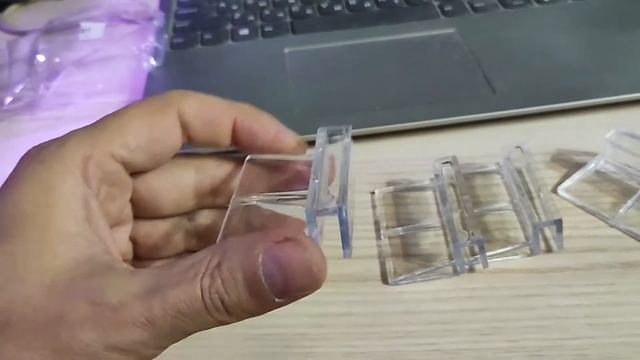 Держатели покровного стекла аквариума...
