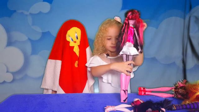 Игра в куклы. Кто выше из Monster High? смотреть онлайн