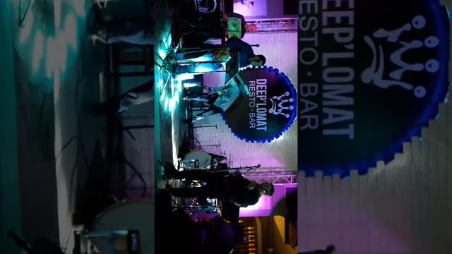 Кавер-группа "Экспресс-Караван" в "Дипломате". смотреть онлайн