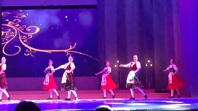 Венгерский танец. Чардаш Монти. Ансамбль Улыбка. смотреть онлайн