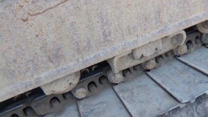 Что сделать чтоб гусеница не слетала?