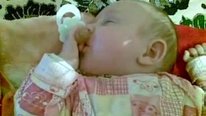 Ребенок с соской