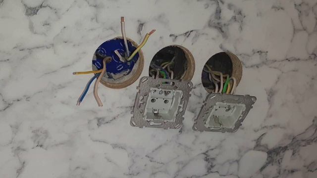 Установка розеток и выключателей скрытой установки под одну рамку.