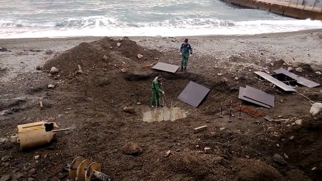 Устройство буронабивных свай с обсадной трубой.
