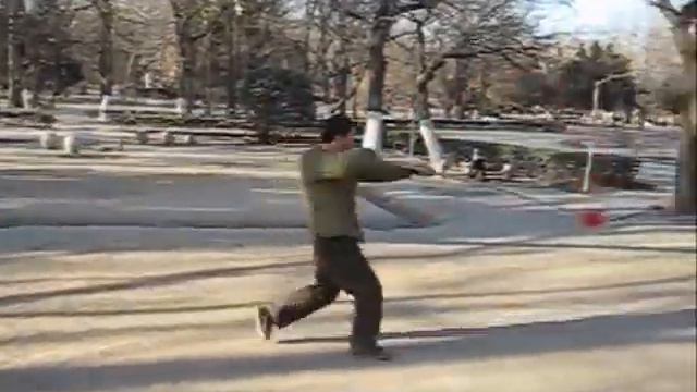 Мастер Чжоу Цзинсюань демонстрирует бацзи люхэ цян / Baji 6 Harmony Spear. Master Zhou Jingxuan.