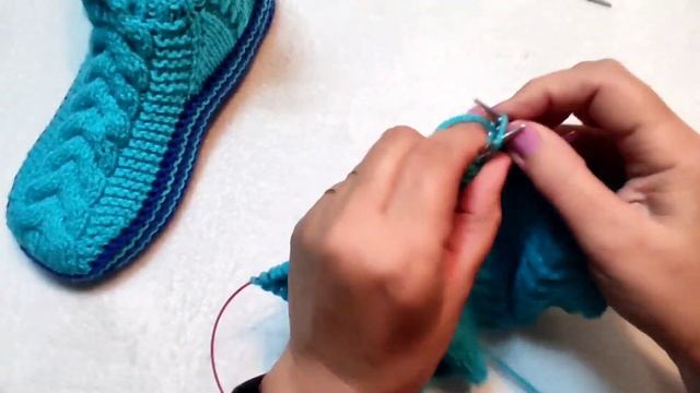 ? Элегантно и стильно! МК ⏩ Носки-тапки на двух спицах без шва на подошве ?