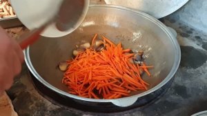 АЗИАТСКИЙ БОРЩ с головой барана. Такого вы точно еще не видели!