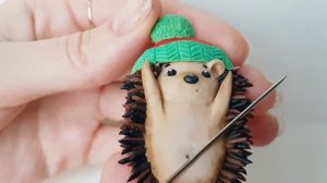 Магнит на холодильник "Ежик в восторге" из коллекции "Забавные ежики". Игольница ЕЖ полимерная глина