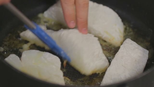 BACCALÀ IN UMIDO CON CIPOLLE E POMODORO смотреть онлайн