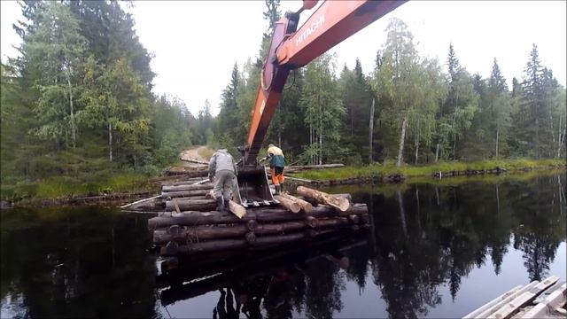 ВОССТАНАВЛИВАЕМ СТАРЫЙ МОСТ ЧЕРЕЗ БОЛЬШУЮ ТАЕЖНУЮ РЕКУ!!! смотреть онлайн