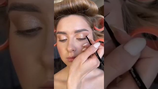 Eye Liner simple Makeup look, ??#youtubeshorts #shorts #youtube #makeup #eyeliner#viralshorts смотреть онлайн