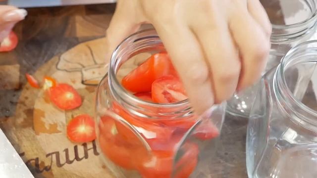 Эти ПОМИДОРЫ мы съедим СРАЗУ. Помидоры в АДЖИКЕ, цыганка готовит. смотреть онлайн