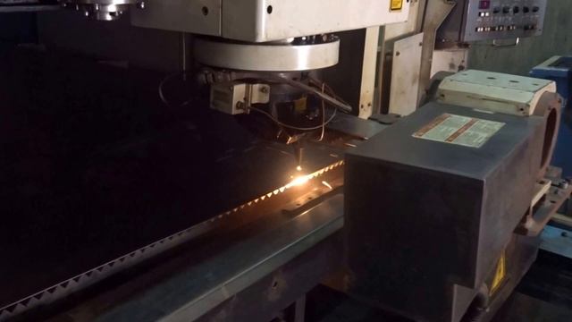 Mazak SPACE GEAR-48 Laser Cutting Machine (2000) - Working room смотреть онлайн