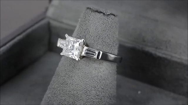 Помолвочное кольцо из белого золота с бриллиантом «Принцесса» смотреть онлайн