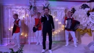 Рифат Зарипов выступает в ресторане Брассерия