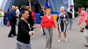 Слова слова Танцы в парке Горького Харьков Сентябрь 2021