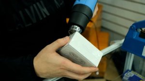 Как упаковать товар (НАУШНИКИ) в заводскую пленку? Пайка и фен. Товарный бизнес.