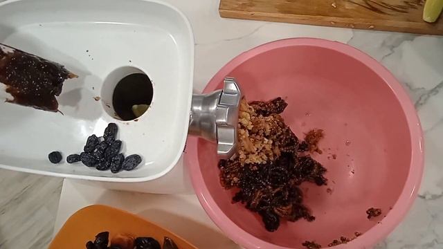 Как приготовить витаминную смесь из орехов и сухофруктов. смотреть онлайн