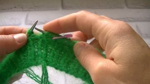 ЛЕГКОСТЬ, ЖЕНСТВЕННОСТЬ,ИЗЮМИНКА!!! ВЯЖЕМ БЕРЕТ ЖЕМЧУЖНЫМ УЗОРОМ ИЗ ПРЯЖИ ПУХ НОРКИ.