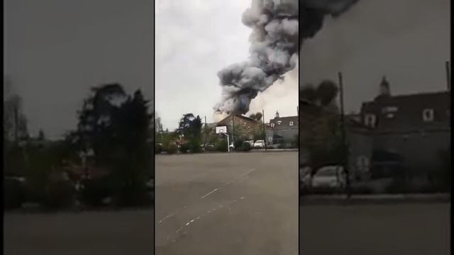 Во Франции загорелись гаражи знаменитого дворцово-паркового ансамбля Версаль