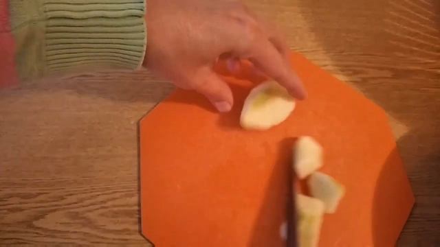 Здравословна напитка от моркови, ябълки и мед