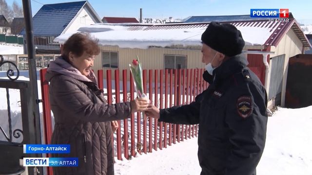 Полицейские Горно-Алтайска поздравили горожанок с наступающим 8 марта смотреть онлайн