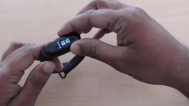 How to Insert and Remove the Mi Band 3