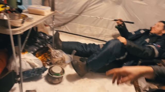 ПЕРВАЯ МОРСКАЯ РЫБАЛКА ГОДА В БАРЕНЦЕВОМ! ЗА ТРОФЕЙНОЙ ТРЕСКОЙ ЭКСПЕРИМЕНТАЛЬНОЙ ПЭС! АЭРОСЪЕМКА смотреть онлайн