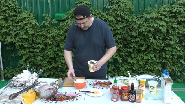 КУРИНЫЕ КРЫЛЫШКИ И МЯСО СВИНИНЫ В СОУСЕ НА МАНГАЛЕ смотреть онлайн